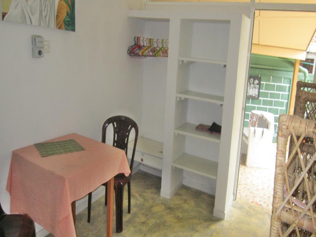 Hilda Guest House Hikkaduwa Rum bild